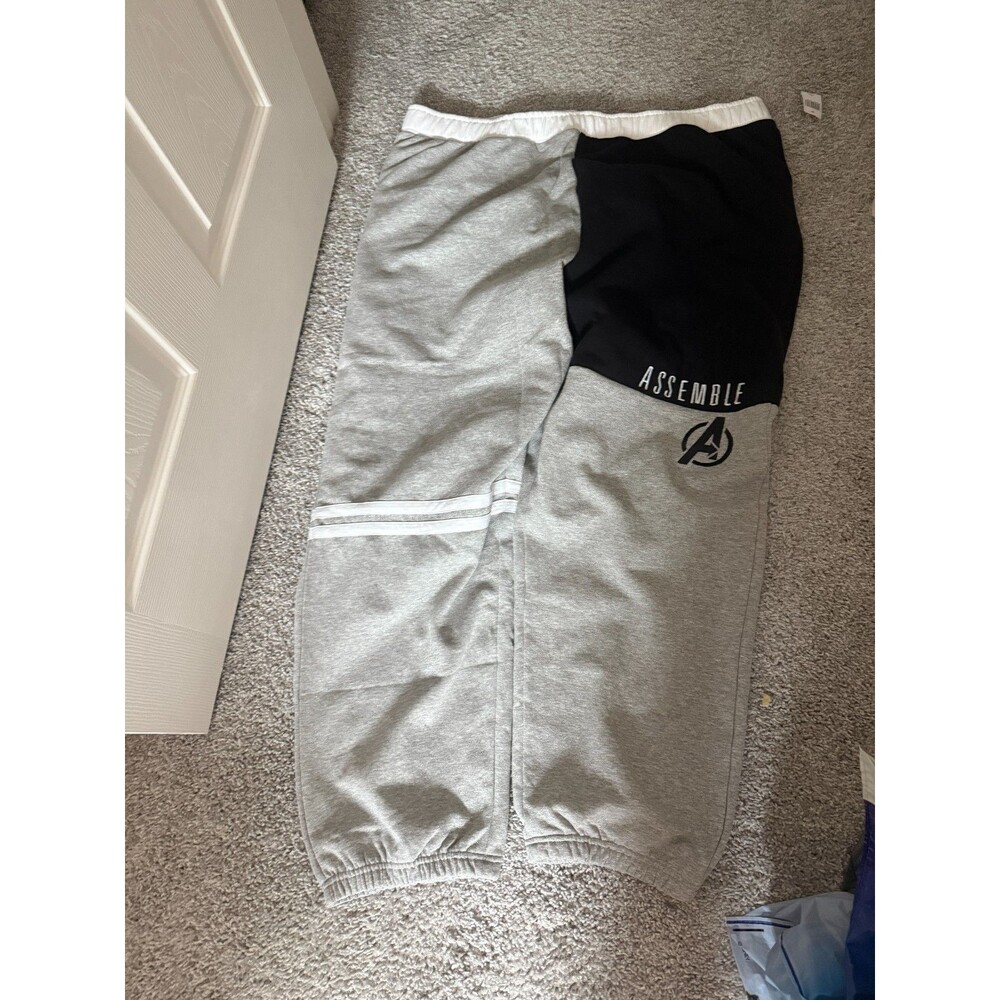 Marvel by Disney Gray Sweatpants, Avengers Assemble Design for men 2XL NEW‎